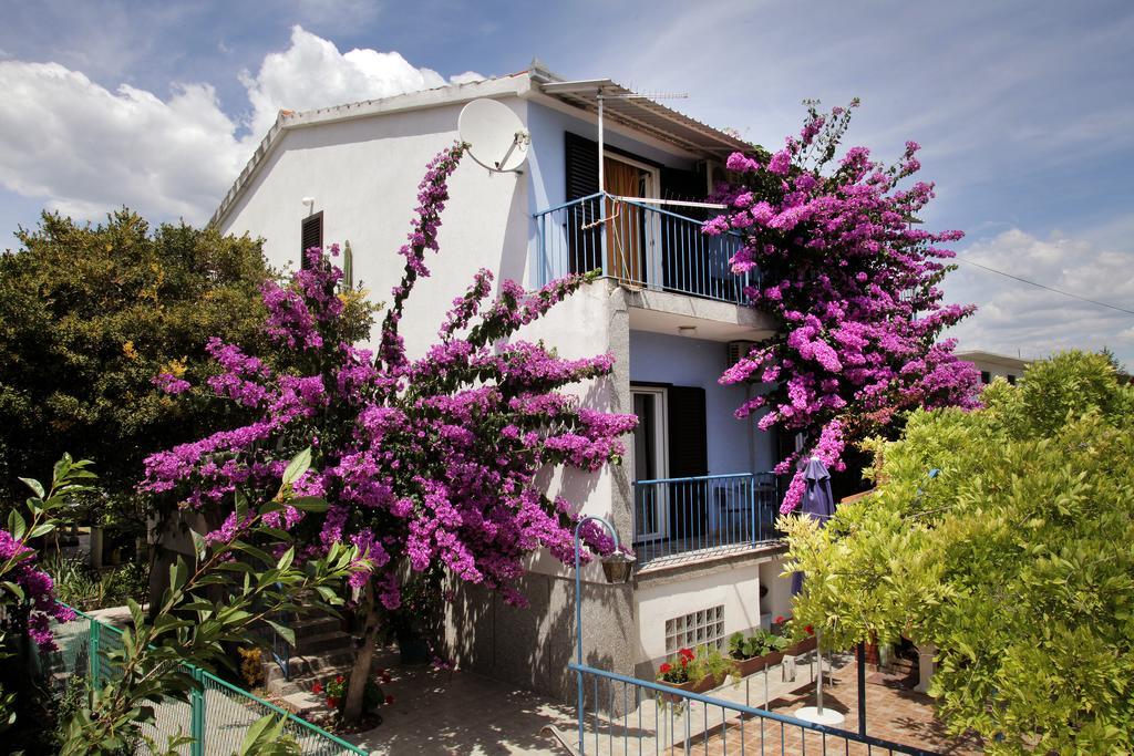 Apartments Irena Trogir Exterior photo